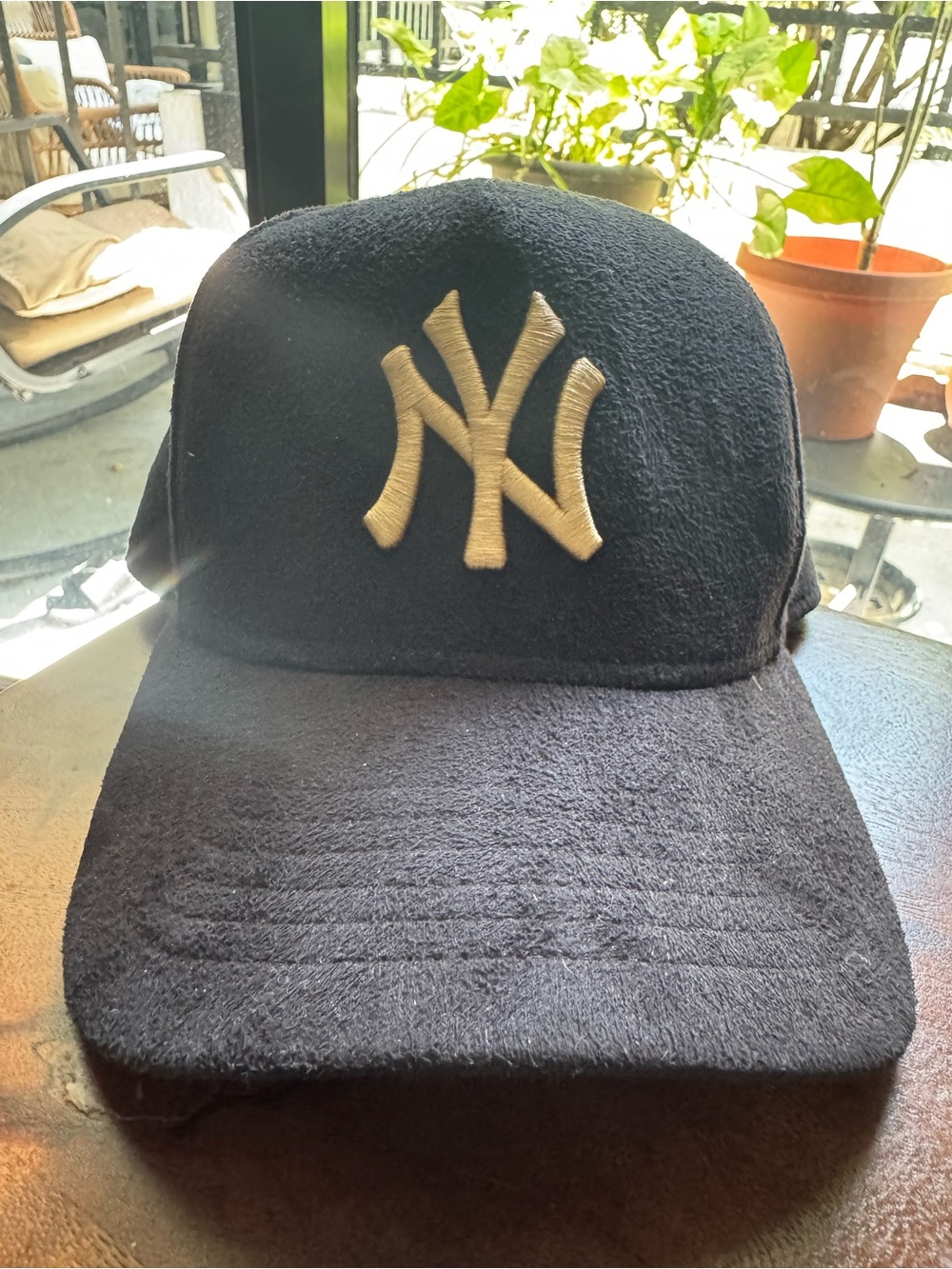 New Era Special Edition Yankees Black & Gold NY Logo - LIKE NEW